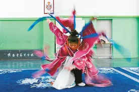 追逐秦腔梦 少年练功忙图片