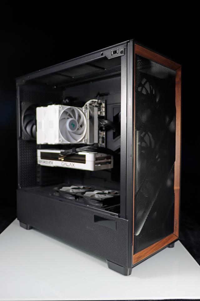 竞技游戏大踏步迈入千帧时代！AMD 锐龙 7 9800X3D 发大力了