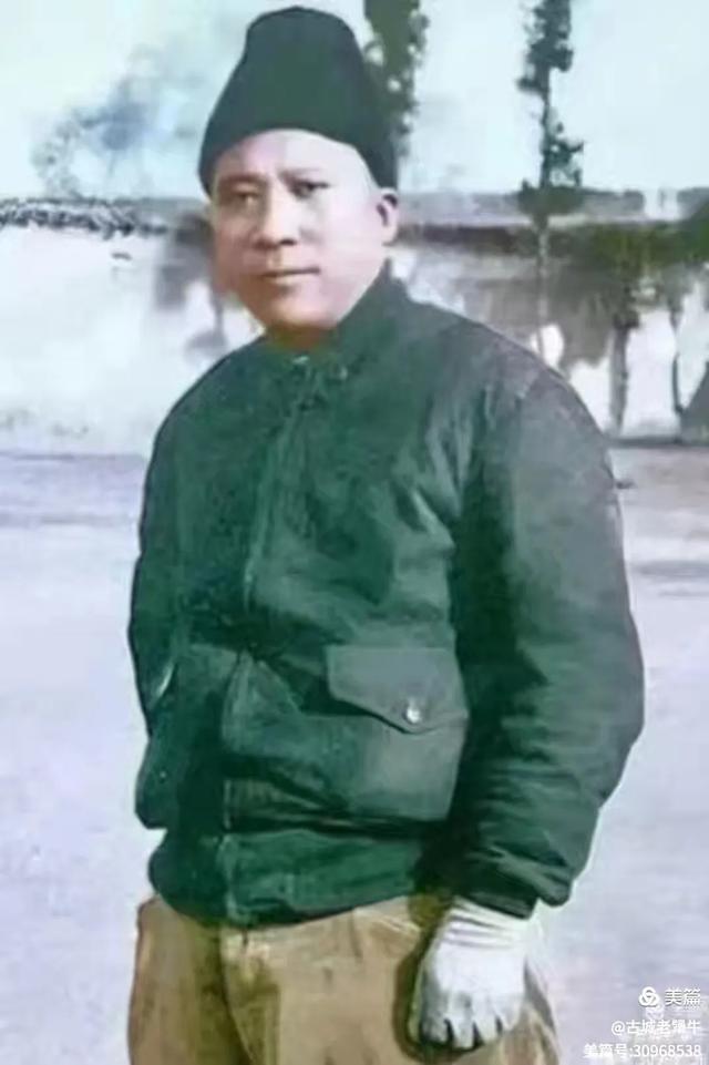 《2025年12月5日傍晚游西安红色回坊之地“莲湖公园”即景留影》