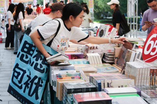 全面升级扩容！2025“我与地坛”北京书市启幕，逛起来→