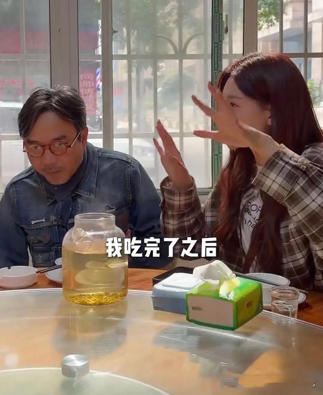 沈梦辰组局请吃饭，无牌饭馆一天只接两桌客，汪涵埋头干饭像老头