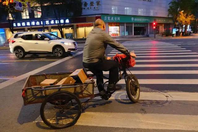 为什么后来翻身的人，都有一段家里蹲的过往？