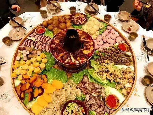 南宝山藏不住了！南宝山村糖会撞档羌历年，咖啡配羌舞，机器人都来跳沙朗