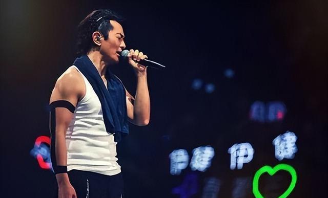 没想到，高市早苗涉华言论没完，58岁郑伊健因一个举动口碑暴涨