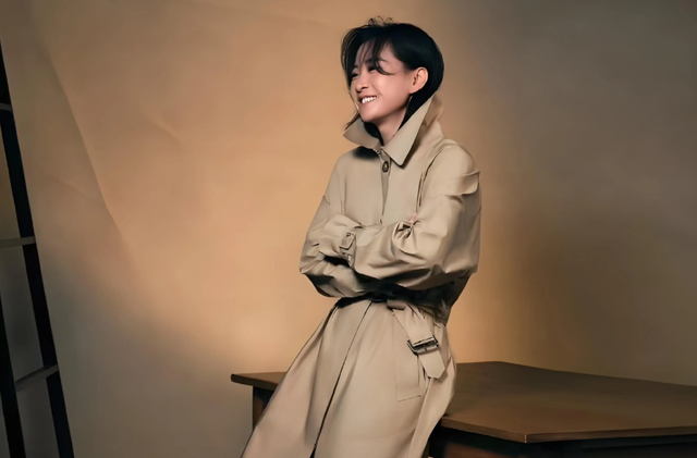 拒绝上春晚、解散公司，淡出综艺，43岁的贾玲把自己“作”没了？