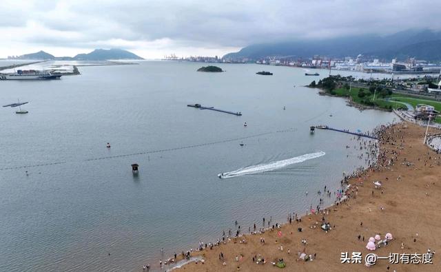 摩托艇破浪时突然懂了：为什么连云港的海，能让忙成陀螺的人放松