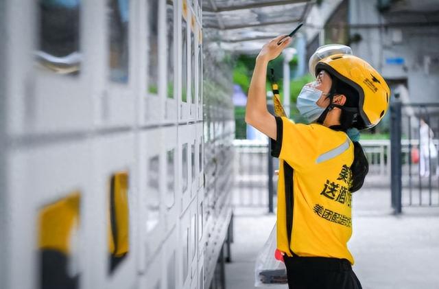 经济增速变缓，曾月入2万高管后改行送外卖，女骑手开始越来越多