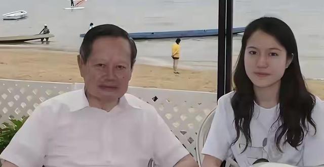 杨振宁妻子翁帆曾自白：为了丈夫的身体，我16年来都是早睡早起
