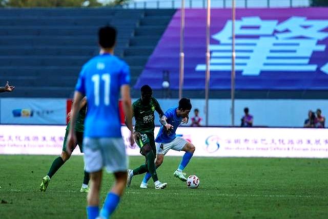 随着北京国安1-2新鹏城，退出争冠！中超最新积分榜：降级3选2