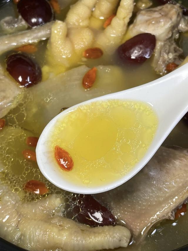 “一鸽顶九鸡”,别总炖鸡汤了,鸽子的4种吃法,健脾养胃补气血