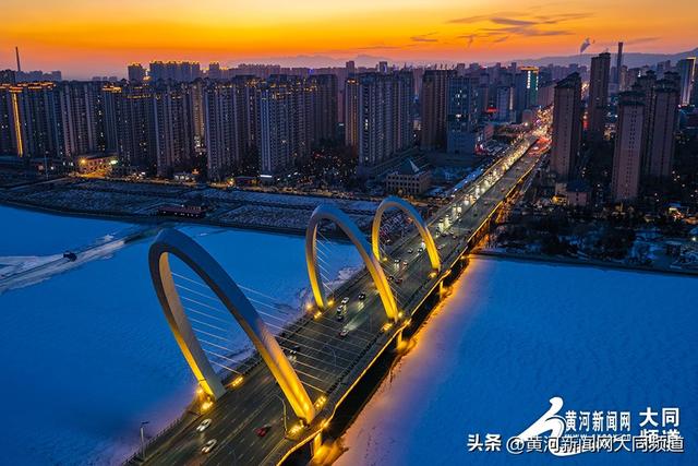 千年古都夜流光 万里星河映平城