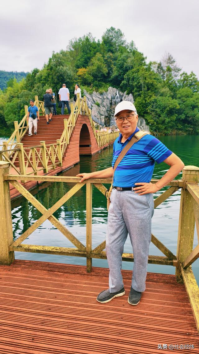 黄山脚下藏着“华东最高原生态湖”！免费赏四季景，文人留有诗
