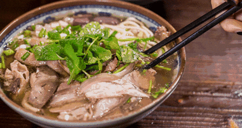 美疯了！高铁直达“四川小三亚”，花海开爆！草莓按盆吃，烧烤香迷糊！