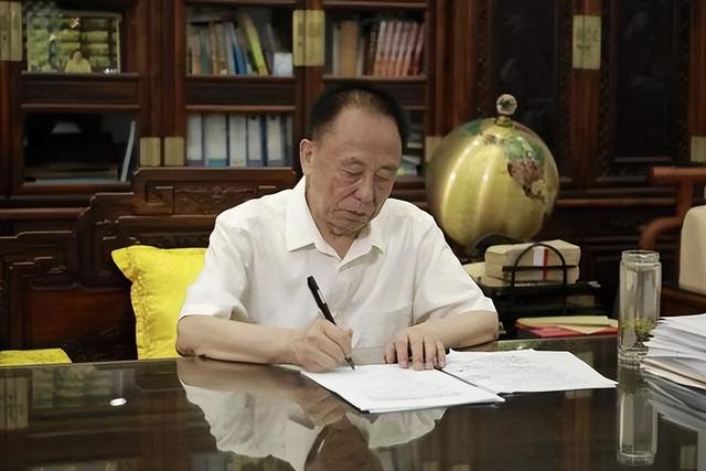 包养10位情妇，睡觉翻牌生下11个私生子，75岁还在拼命生娃！