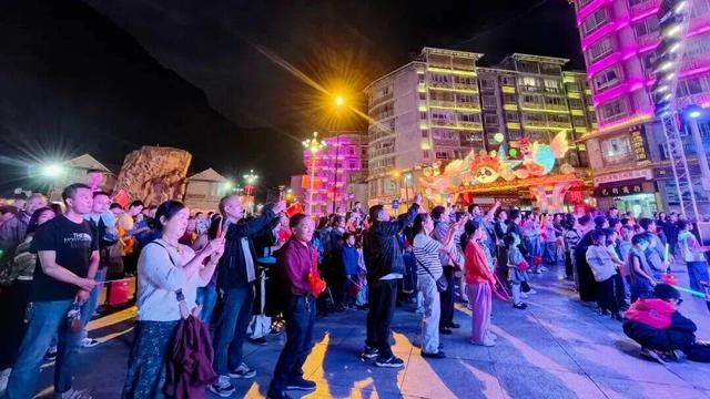 双节假期宝兴接待游客超31万人次 文旅市场“热力全开”