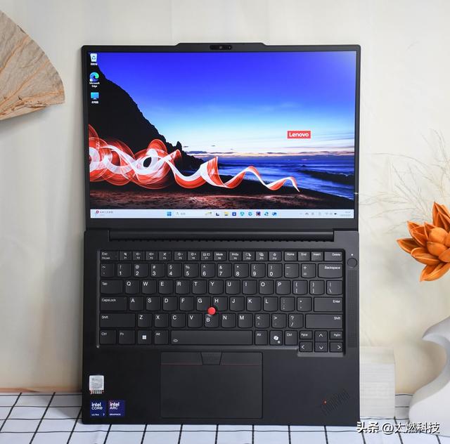 ThinkPad E14 2025 AI元启长续航版测评：全天候续航超轻薄商务本