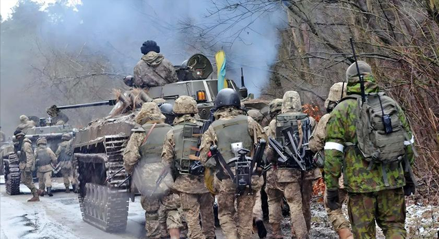 俄军再打基辅，50万人断电，普京穿着军装，对小泽发出最终警告