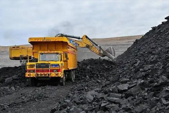 月薪8000留不住人，牧民靠万亩草场维生，新疆的上限下限超乎想象