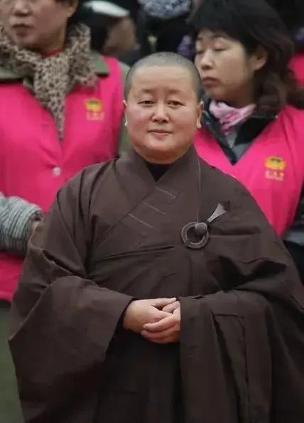 揭秘尼姑庵的黑暗面：尼姑平均年龄不到25，香客人来人往究竟为何