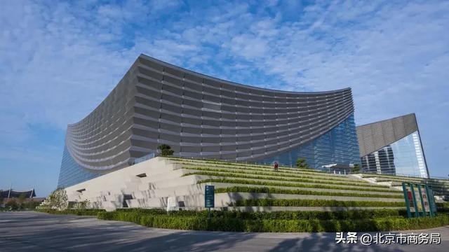 热热热热闹极了!来副中心蹦“水迪”、淘文创……解锁N种清凉玩法~