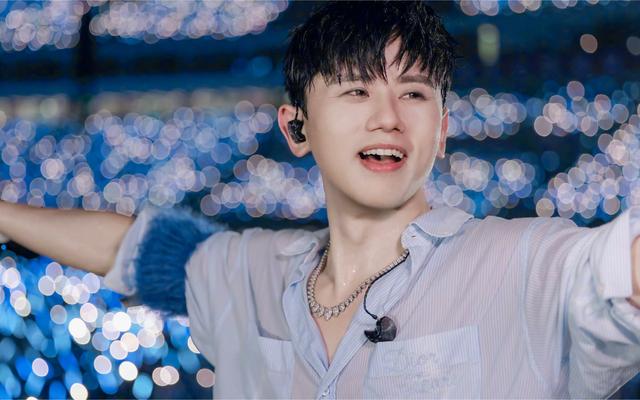 央媒发文，42岁张杰高调官宣喜讯，全网恭喜，终于等到这一天