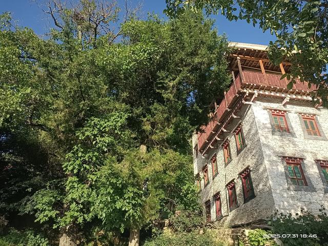 游四姑娘山，再到中路藏族