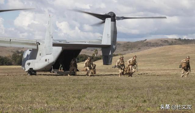 “福特”号航母压境，特朗普要动真格？委内瑞拉地面战一触即发