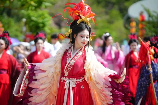 第六届观音山姻缘节拉开序幕，月老、红鸾星君送良缘啦~