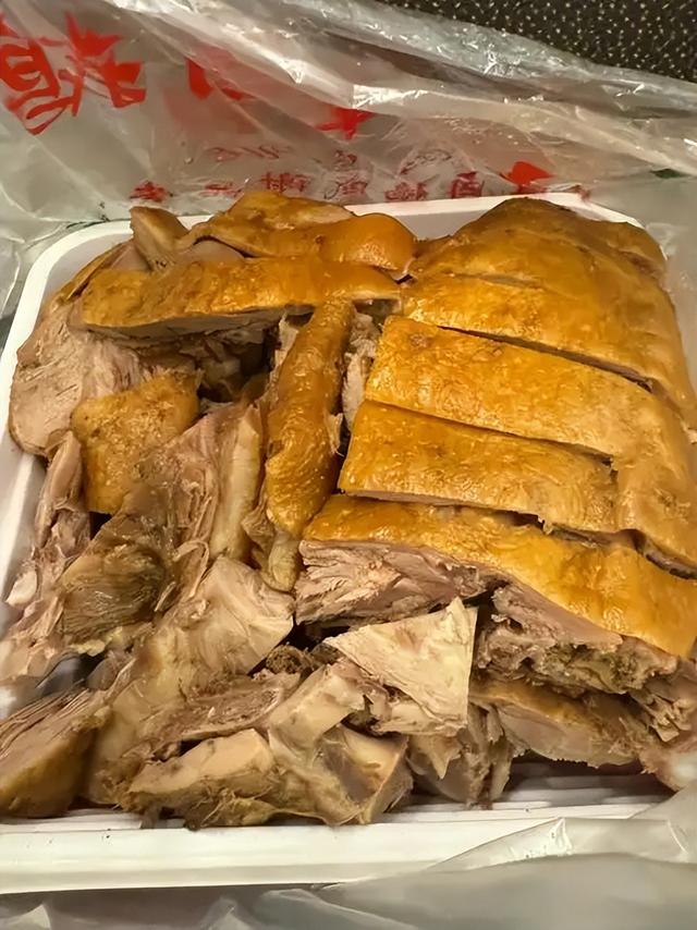 国庆节我吃了景德镇鸡排哥的鸡排，又去政府食堂吃了卤鹅，美美哒