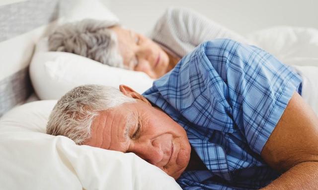 医生建议：75岁以上的老人，宁愿天天睡觉，也不要随便做这5件事