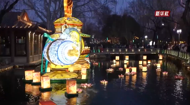 跟着新华社镜头，沉浸式打卡天下第一泉迎春花灯会！