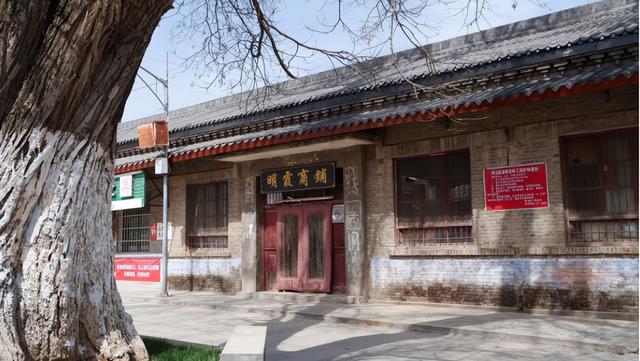 五一走进两当，追寻红色记忆