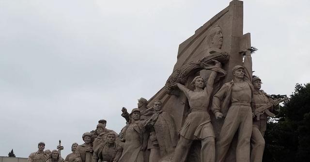 为什么毛主席不允许英雄纪念碑碑文中，提及“中国共产党”？