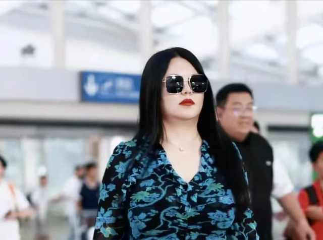 李湘不忍了！公开回应与释永信的真实关系，亲吻照的真相终于大白