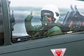 三十年磨一剑，光辉战机无坠毁纪录，亲自体验，莫迪：印度的骄傲图片