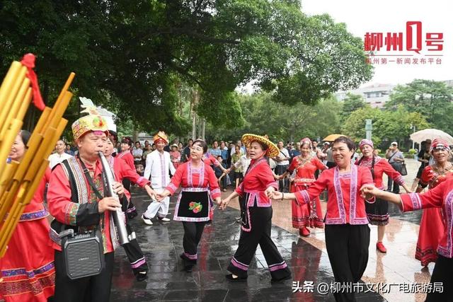 柳州好嗨！大批年轻人“赶歌圩”，对唱场子燃爆！互动歌会时间→