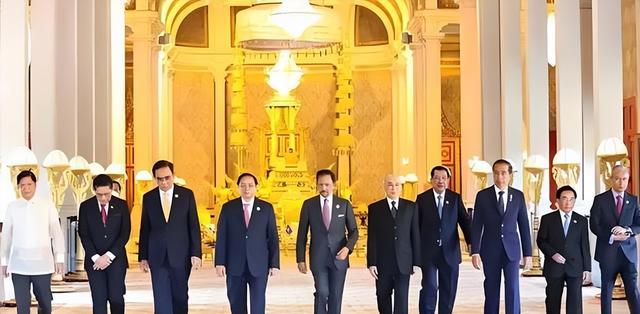 特朗普威逼大马把中国踢出局，不到24小时，中马两军决定一致对外