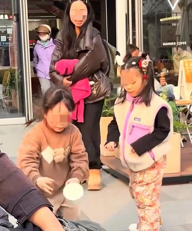 浙江女孩水杯被打翻后续：对方家长态度嚣张	，正脸被扒，警方介入