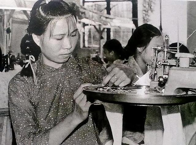 她从大队书记到中央候补委员，84年被开除党籍，退休后住进深山中