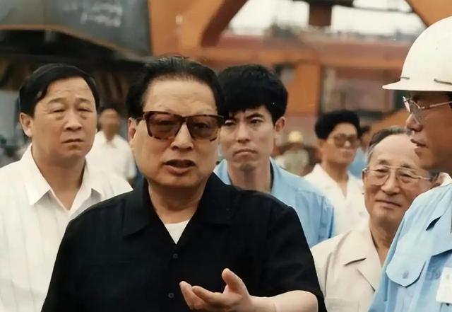 他是中央组织部原部长，69岁官至正国级，如今长子是全国政协委员