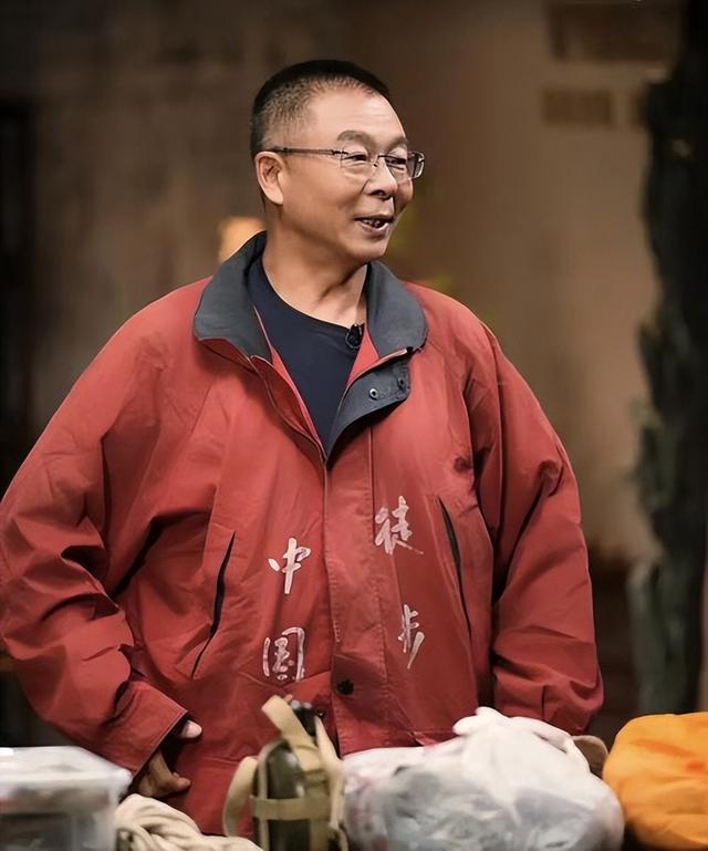 80年代日赚1万老板，卖房5闯死亡禁地，靠喝血吃苍蝇活下来！