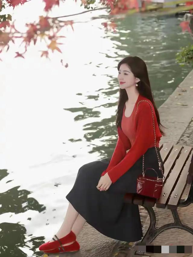 江西九江一校花好漂亮， 国色天姿，眉眼带笑 美的让人移不开眼