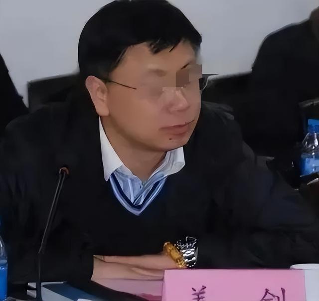 又揪出来一个巨贪，金额高达9.7亿，首富夫人郝斌跨境逃亡失败了