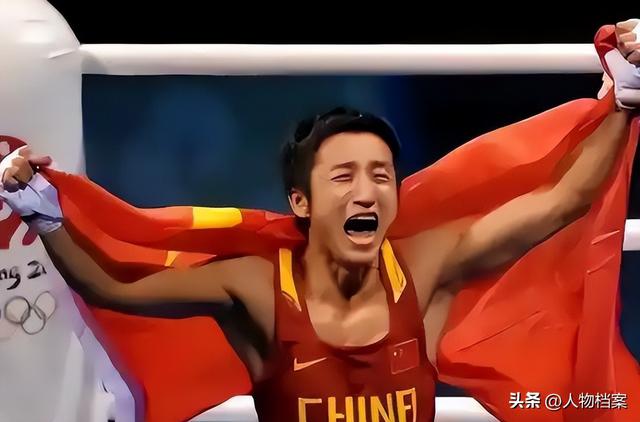 里子面子都没了！赔光2亿后	，妻子深夜亲手撕下邹市明最后的体面