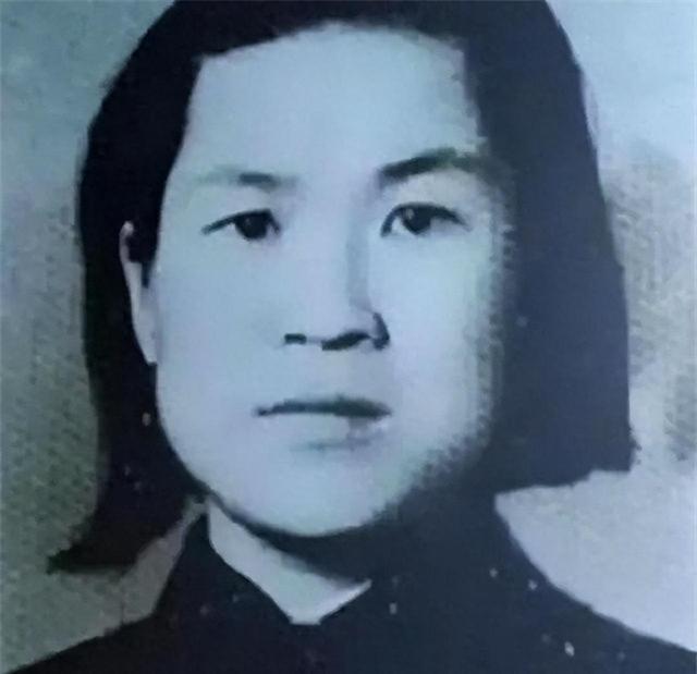 49年贺怡身亡并非意外？多年后才得知：她临死前曾看见有人举火把