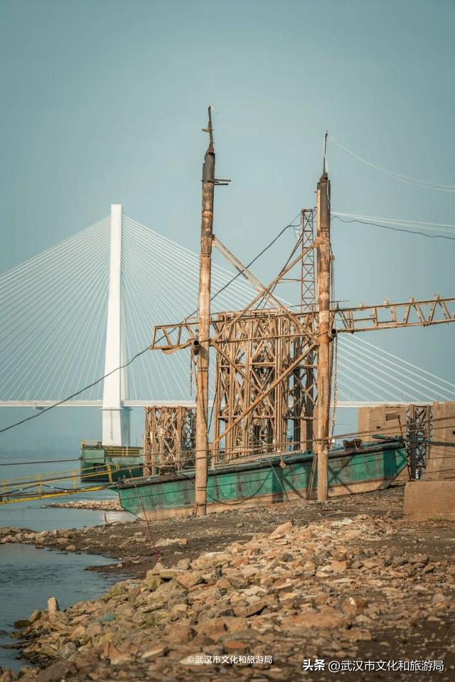 长江水位下降，武汉的秘密藏不住了！