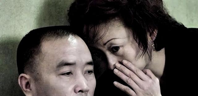 赖昌星前妻曾明娜现状：独居3000平老宅，种花做饭	，活成人生赢家