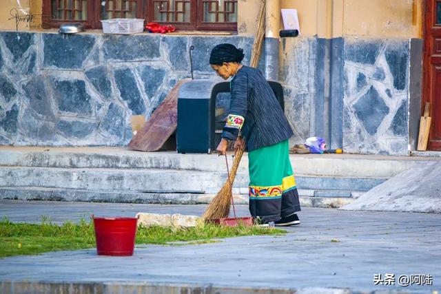 摩旅湘西,偶遇湖南省最大的少数民族聚居安置区,感受却五味杂陈
