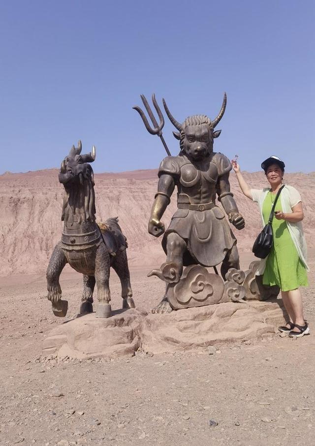 游新疆中国热极火焰山