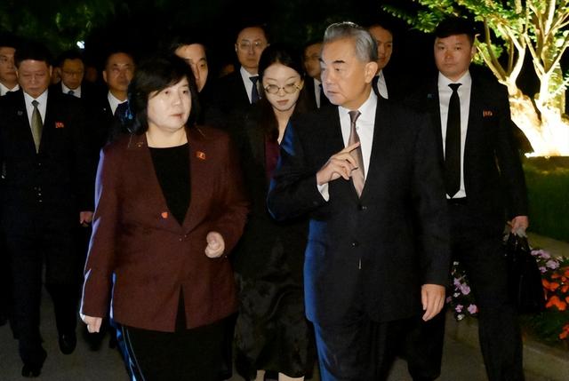 金正恩下达特殊指令，朝鲜高层落地北京，当面对王毅道出肺腑之言